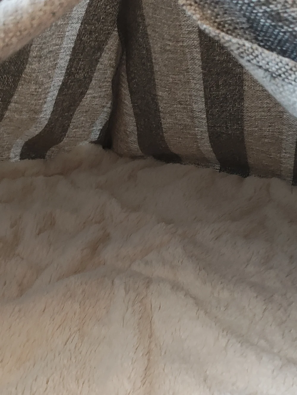 PETS: ARMARKAT CAT TEE-PEE BED